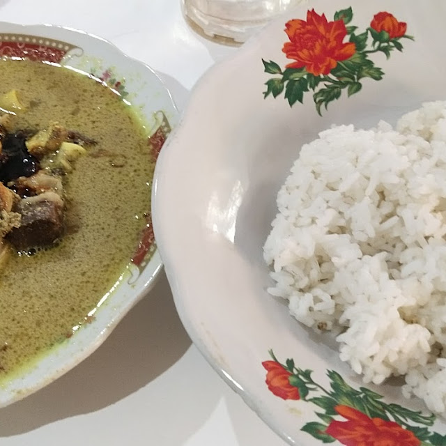 Nasi Putih Dan Gule Kambing