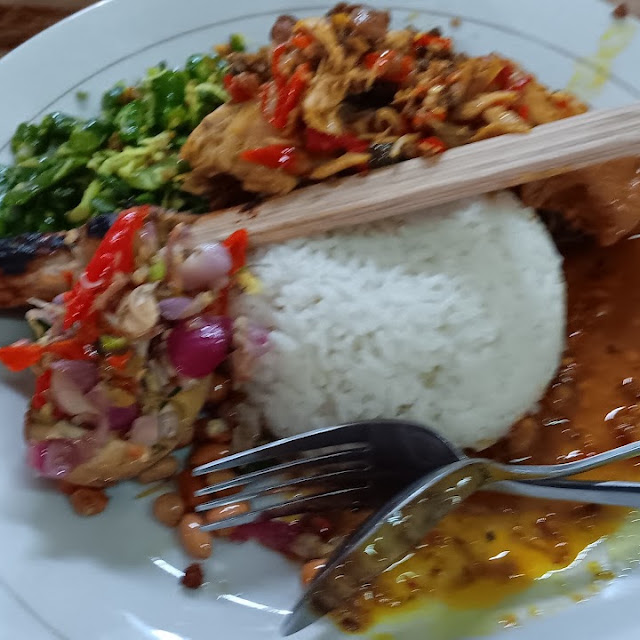 Nasi Campur Ayam Bu Oki