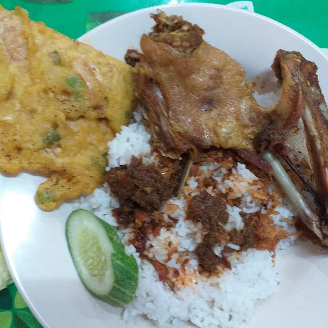 Bebek Goreng Dan Tempe Mendoan