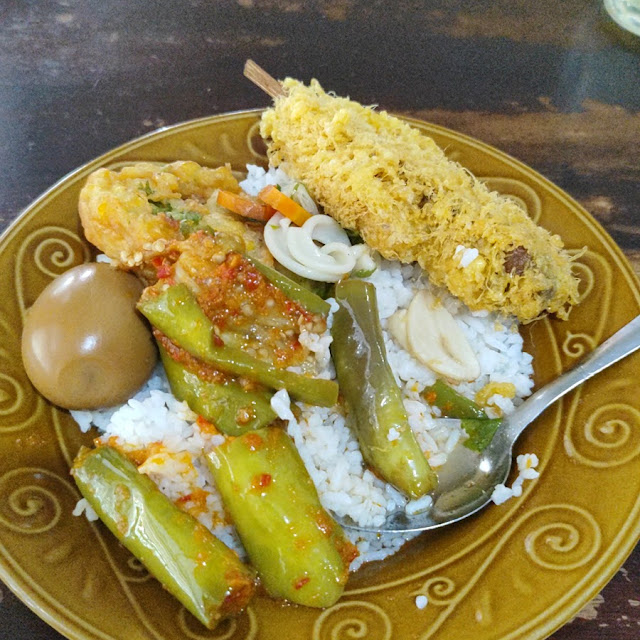 Nasi Sop Otak Otak Ayam Dadar Jagung