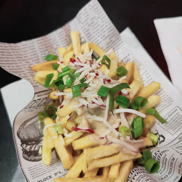 Pommes Fritten Klein Mit Pilzrahmsauce