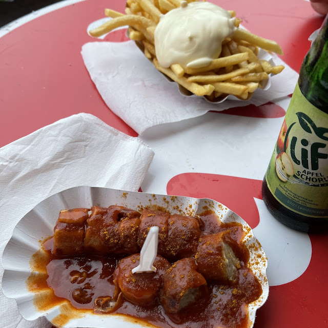 Currywurst Mit Pommes Fritten Und Lift