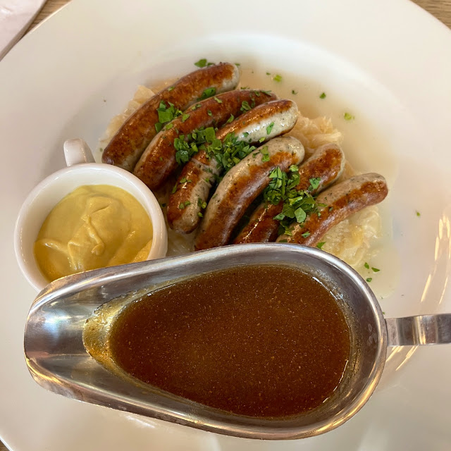 Nürnberger Bratwurst With Sauerkraut
