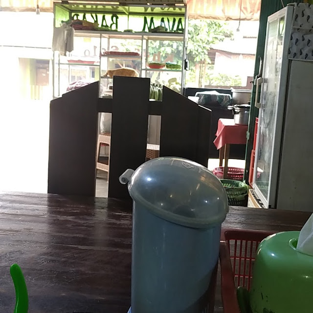 Sisi Dalam Warung
