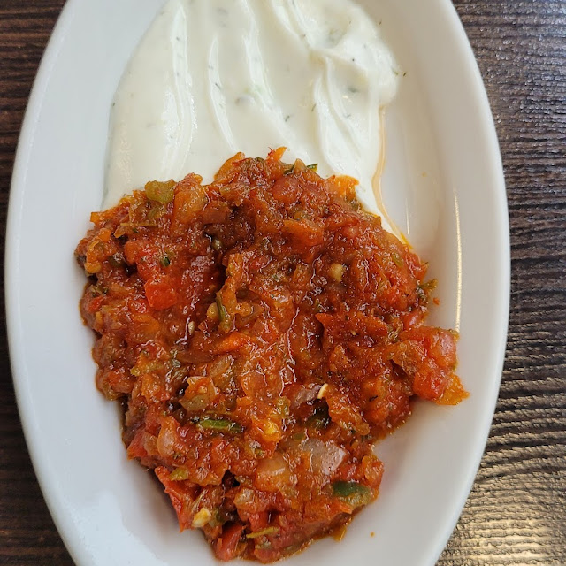 Zaziki Und Scharfe Soße