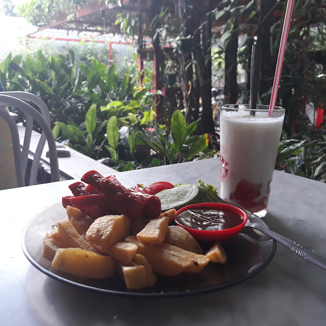 Kentang Goreng Sosis & Fruit Yogurt Drink