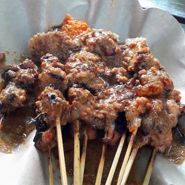 Sate Ayam Dan Yoghurt Strawberry