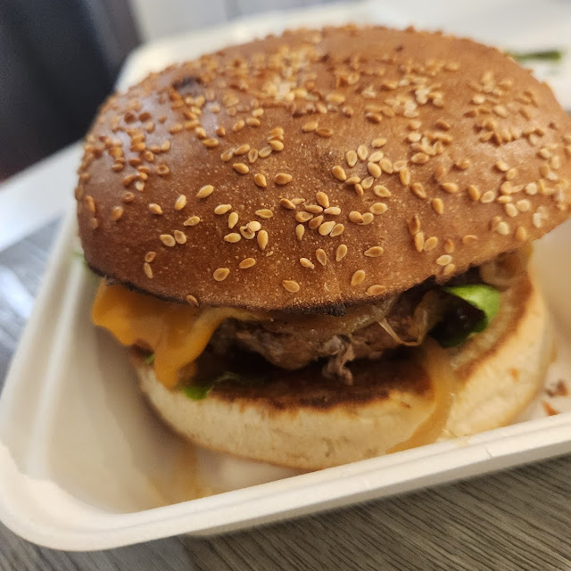 401 and Yonge Burger