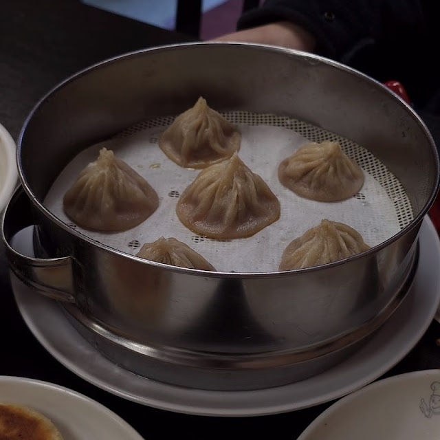 xiaolong juicy pork buns 6 pieces 小笼汤包