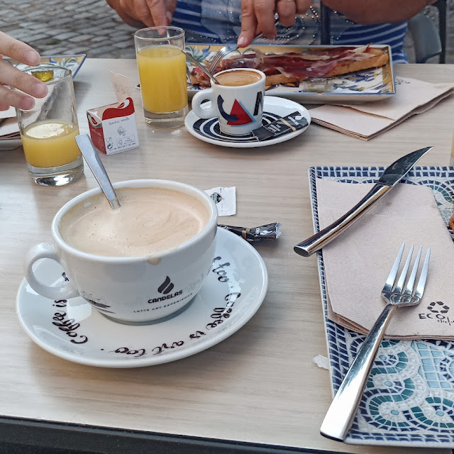Café Y Tostada de Jamón Y Tomate