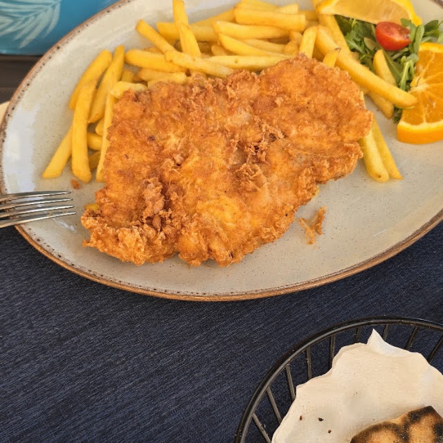 Panoerowana Pierś Z Kurczaka Z Frytkami