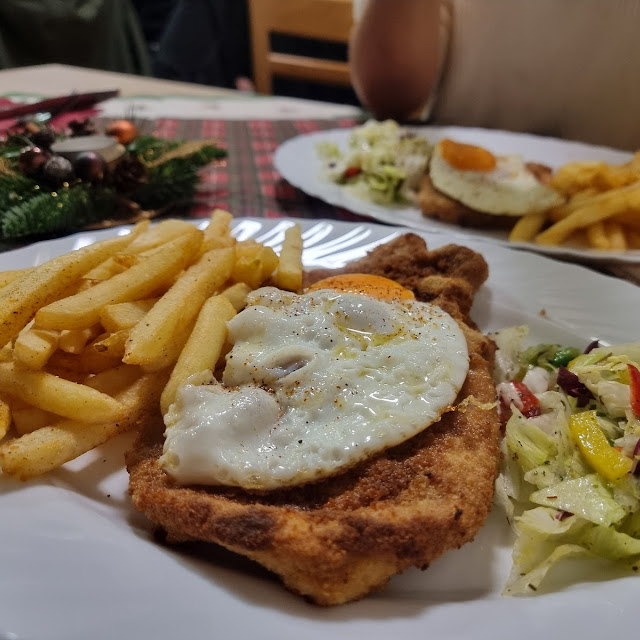 Schnitzel Mit Spiegelei