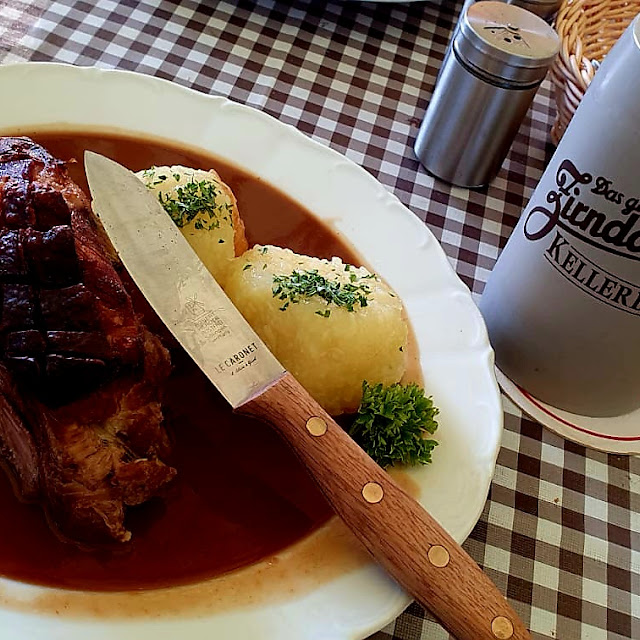 Fränkische Schäufele Mit Kloß Und Soß