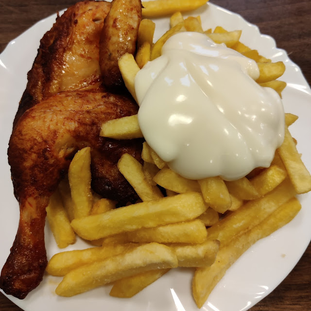 Halbes Hähnchen Mit Pommes Mayonnaise