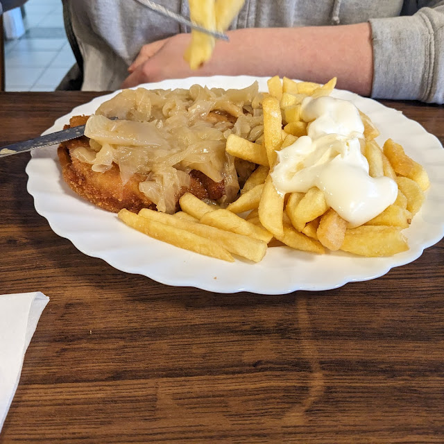 Zwiebelschnitzel Mit Pommes